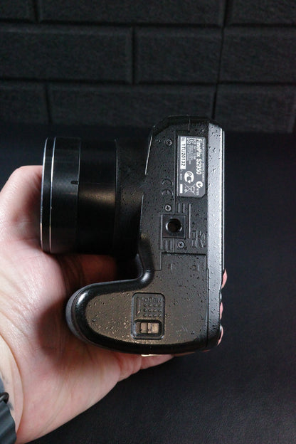 Fujifilm FinePix S2950 14.0MP Digital Camera + Batteries - Tested & Working