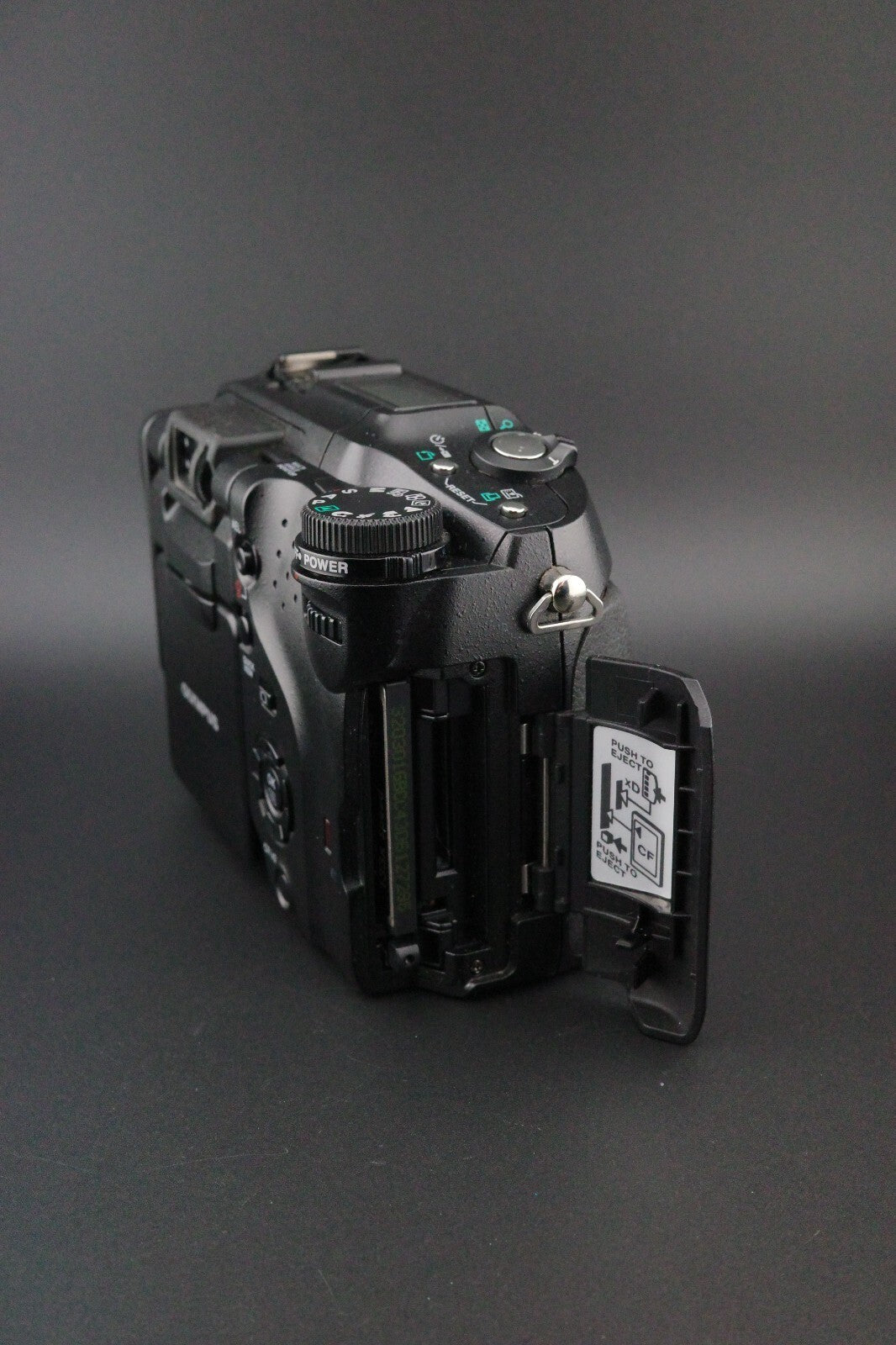 Olympus CAMEDIA C-5060 Retro 5.1MP Flip Screen Digital Camera + Card - Working
