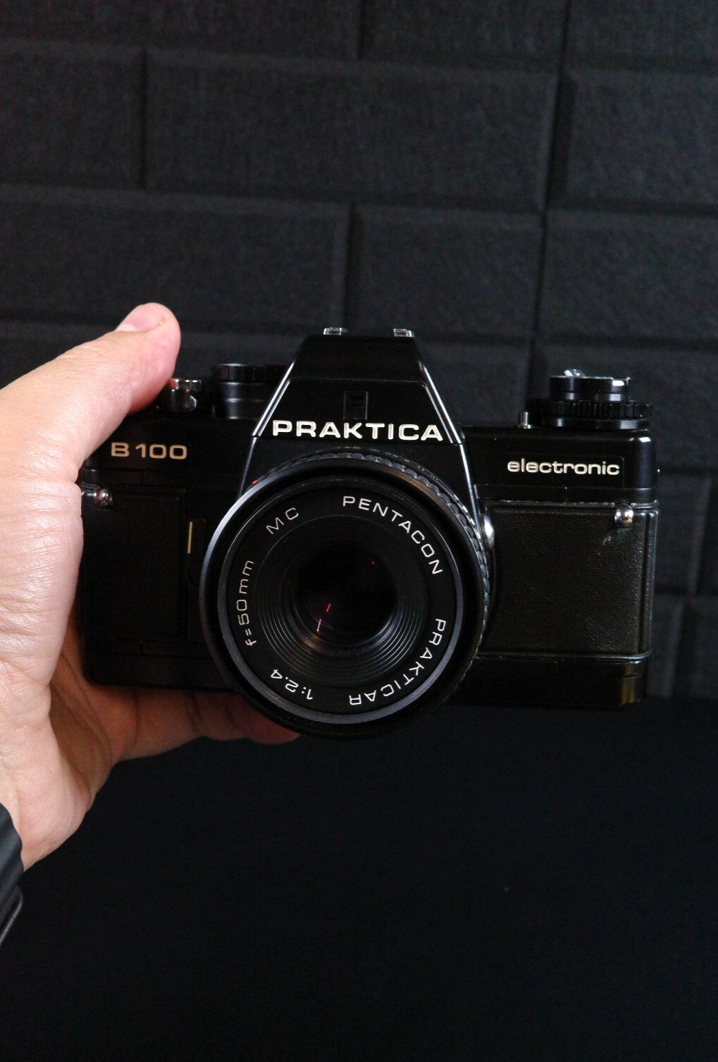 Praktica B200 Electronic 35mm Film Camera + Pentacon 50mm f2.4 Lens - Working