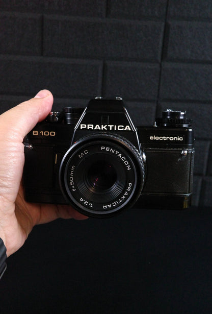 Praktica B200 Electronic 35mm Film Camera + Pentacon 50mm f2.4 Lens - Working