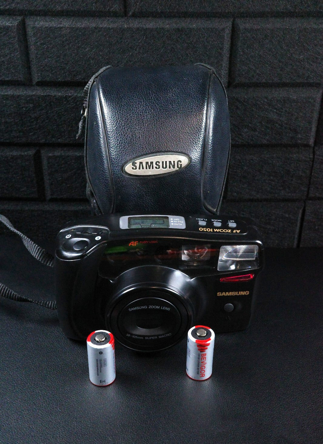 Samsung AF Zoom 1050 Vintage 1990's 35mm Film Camera, Case + Batteries - Working
