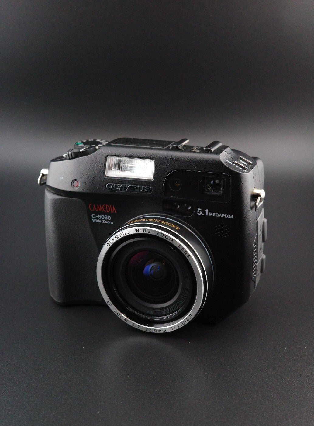 Olympus Camedia C-5060 Digital Camera 5.1MP + Card, Battery + Charger - Working