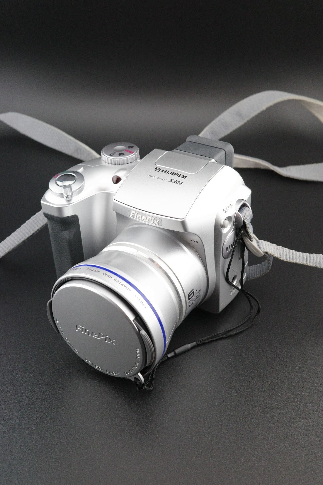 Fujifilm Finepix S304 3.2mp Digital Zoom Camera + XD Card & Batteries - Working