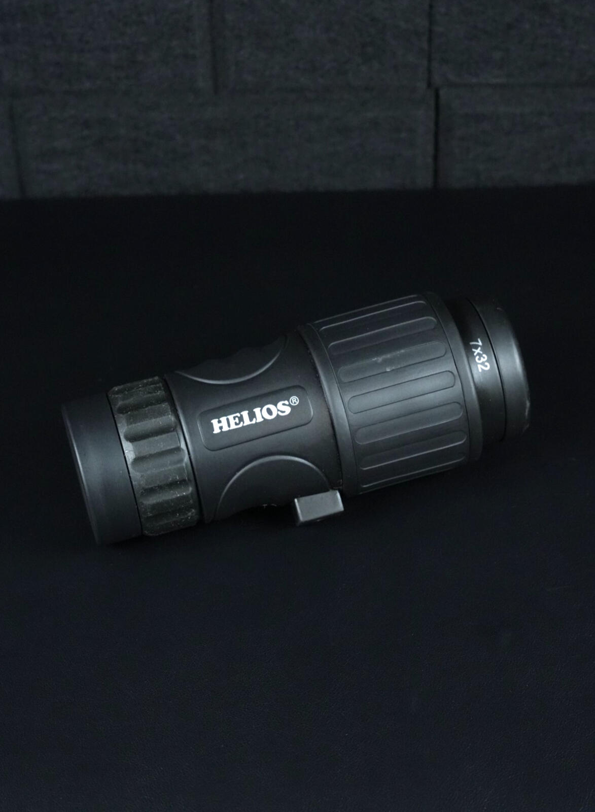 Helios Close Focus 7x32 Monocular Compact Monocular & Case - Working