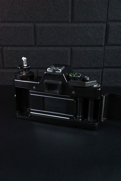 Praktica B200 Electronic 35mm Film Camera + Pentacon 50mm f2.4 Lens - Working