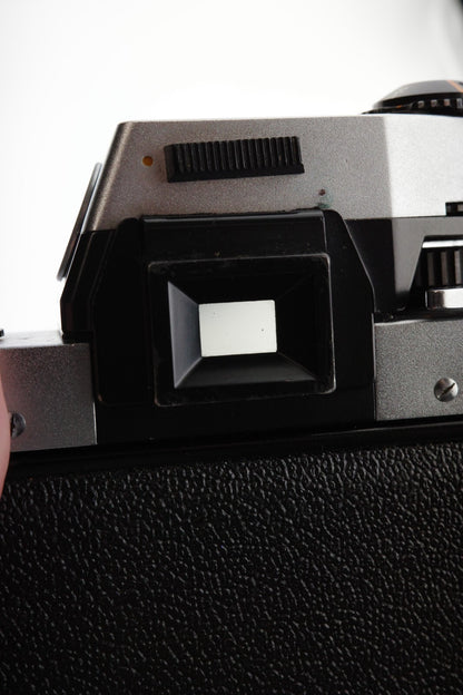 Exakta RTL 1000 35mm Vintage Camera, TTL Penta Prism - Body Only - Untested