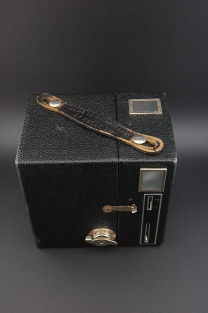 Kodak Six-20 Popular Brownie Vintage 1940's 620 Film Box Camera Tested Working