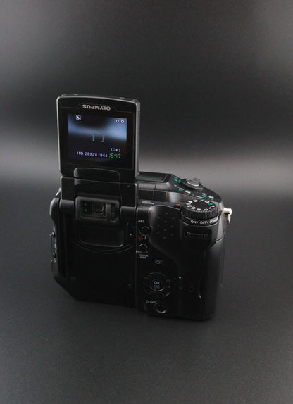 Olympus Camedia C-5060 Digital Camera 5.1MP + Card, Battery + Charger - Working