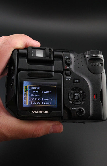 Olympus Camedia C-5060 Digital Camera 5.1MP + Card, Battery + Charger - Working