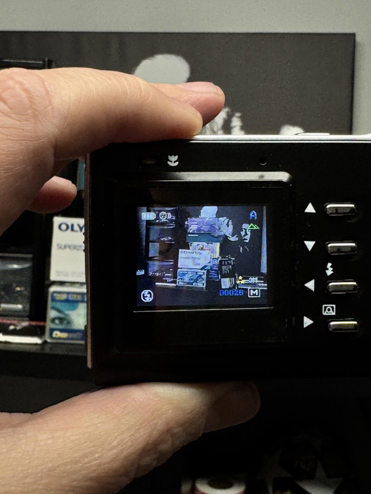 Vivitar Vivicam 3188 3.1MP Compact Digital Camera + Batteries - Boxed & Working