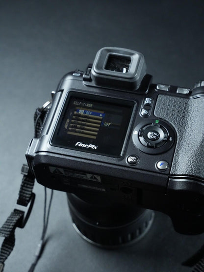 Fujifilm FinePix S5600 Digital Bridge Zoom Camera 5.1MP & Lowepro Case - Working