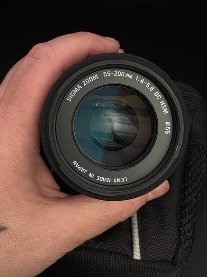 Sigma DC 55-200mm Telephoto Lens F/4.0-5.6 Nikon HSM - Near Mint Working (C307)