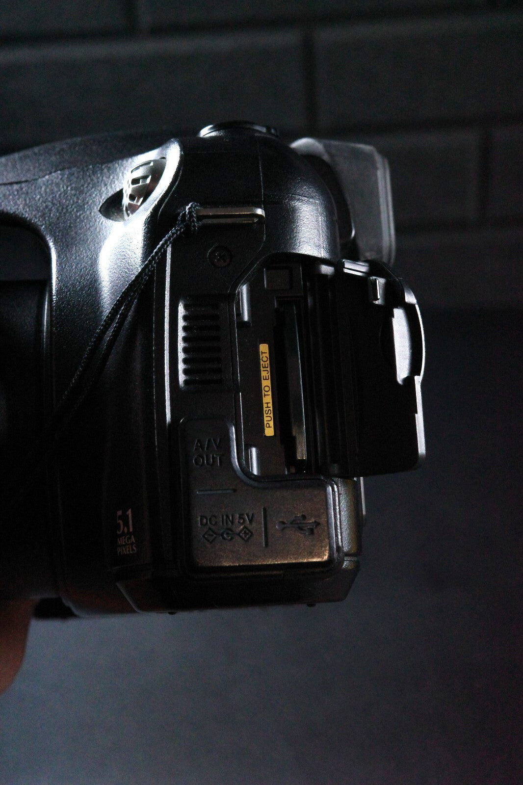 Fujifilm FinePix S5600 5.1MP Digital Bridge Camera + 1GB XD Card Tested Working