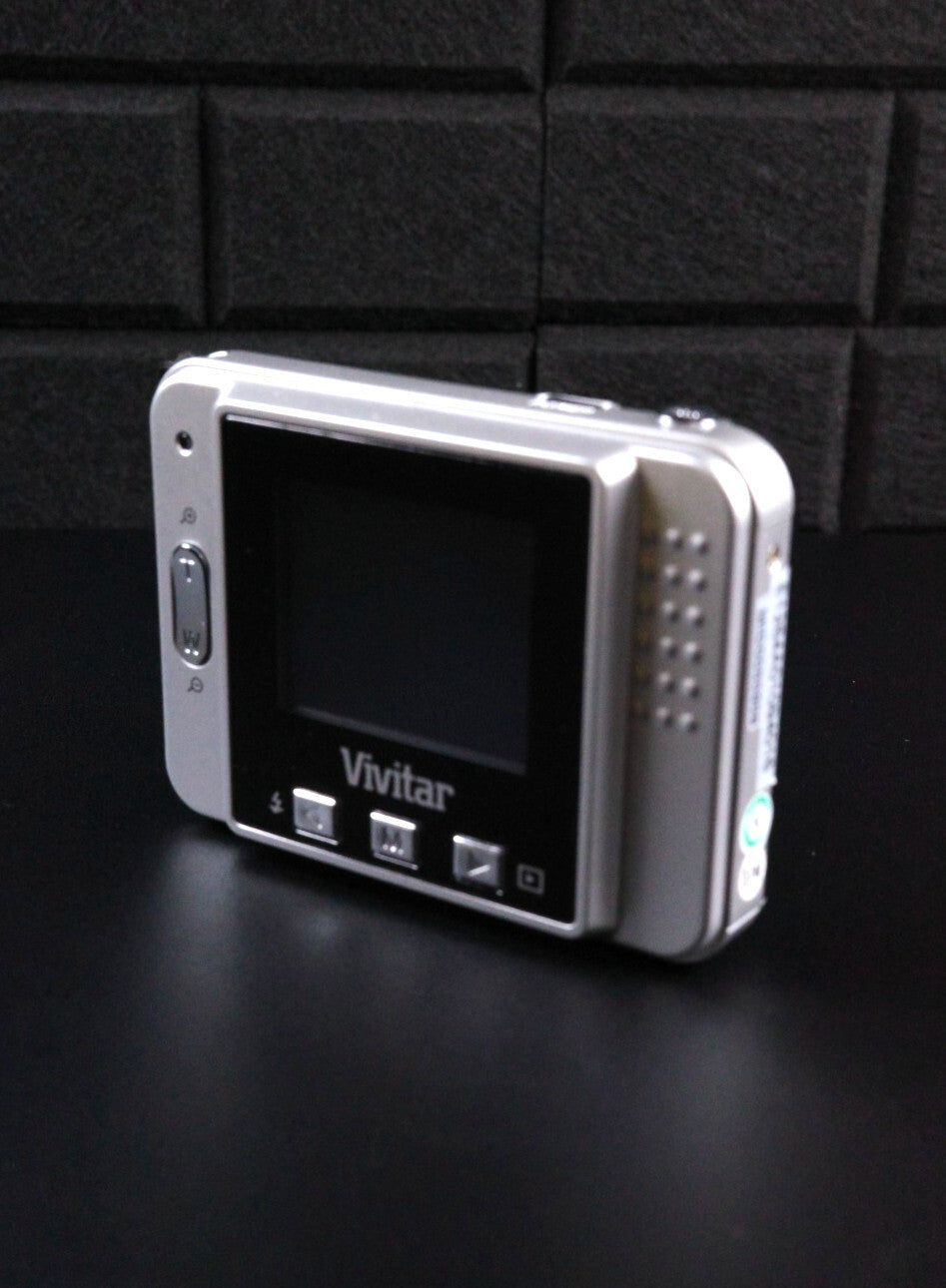 Vivitar Vivicam 5018 Y2K Compact 5.1MP Digital Camera & Batteries - Working