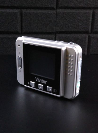 Vivitar Vivicam 5018 Y2K Compact 5.1MP Digital Camera & Batteries - Working