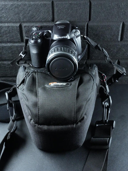 Fujifilm FinePix S5600 Digital Bridge Zoom Camera 5.1MP & Lowepro Case - Working
