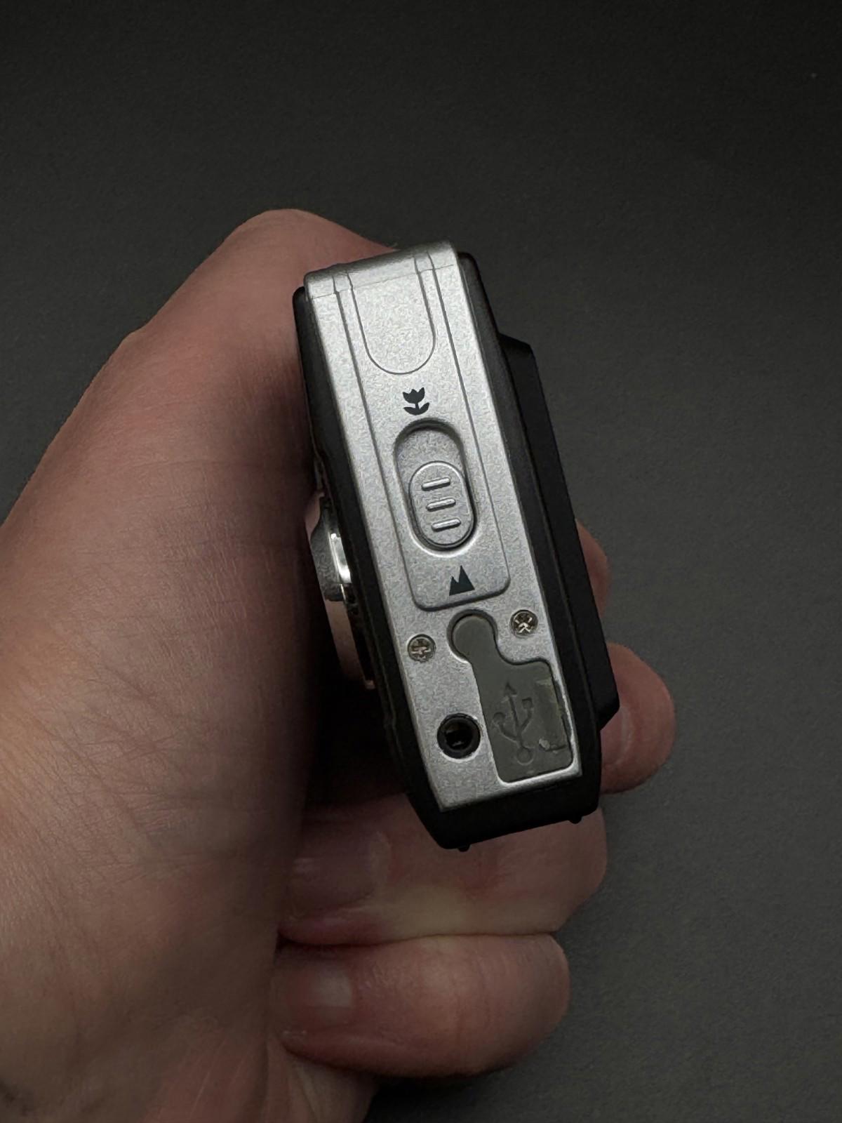 Vivitar Vivicam 3188 3.1MP Compact Digital Camera + Batteries - Boxed & Working