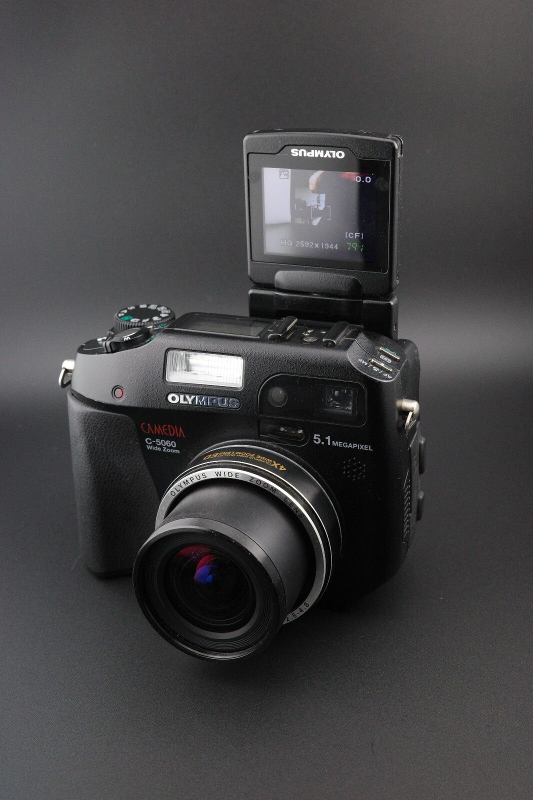 Olympus C-5060 Wide Zoom 5.1MP Digital Camera, 1GB Lexar CF Card & Bag - Working