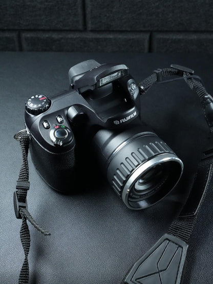 Fujifilm FinePix S5600 Digital Bridge Zoom Camera 5.1MP & Lowepro Case - Working