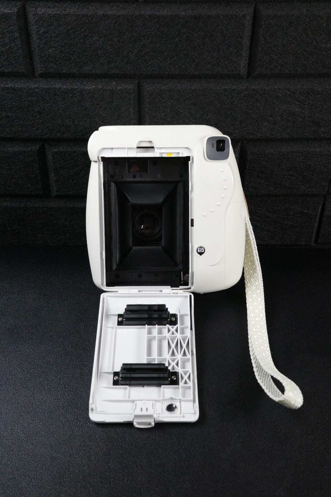 Fujifilm Instax Mini 9 White Instant Polaroid Camera & Batteries - Fully Working