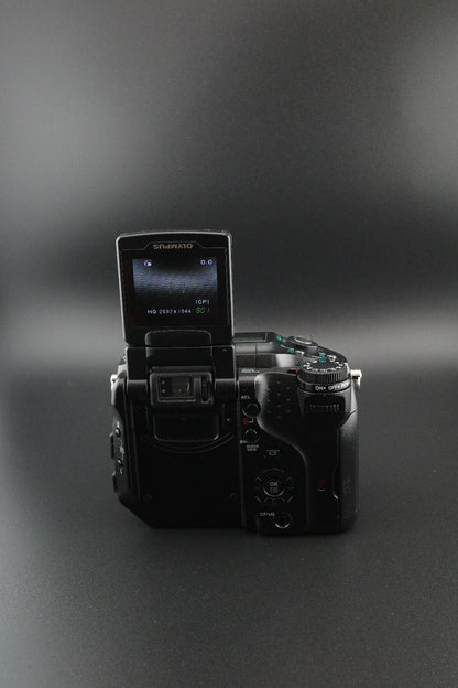 Olympus Camedia C-5060 5.1MP Digital Camera + 1GB Card & New Battery - Working