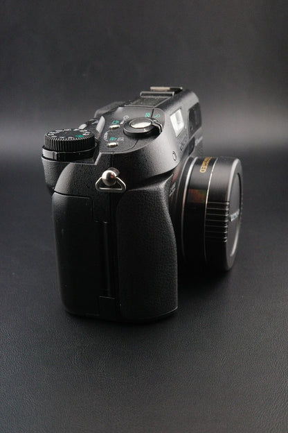Olympus Camedia C5060 5.1MP Digital Camera + 2GB Lexar Pro CF Card - Working