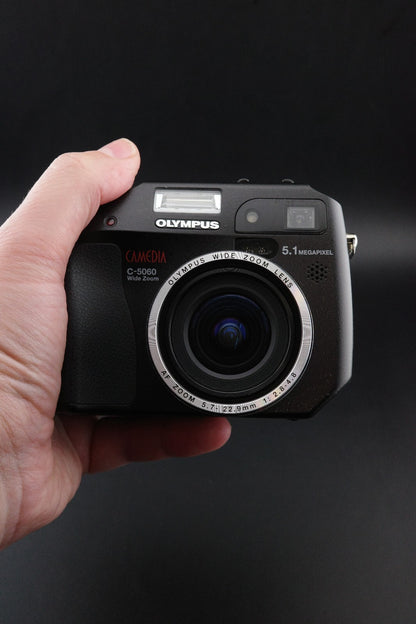 Olympus Camedia C5060 5.1MP Digital Camera + 2GB Lexar Pro CF Card - Working