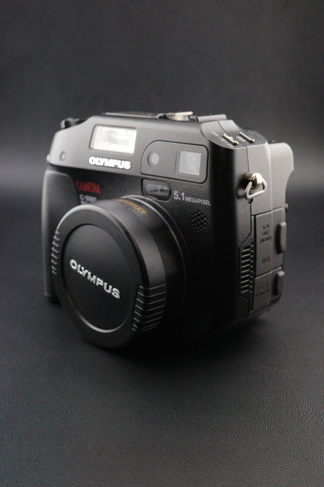 Olympus Camedia C5060 5.1MP Digital Camera + 2GB Lexar Pro CF Card - Working