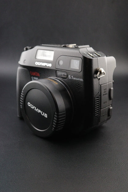 Olympus Camedia C5060 5.1MP Digital Camera + 2GB Lexar Pro CF Card - Working