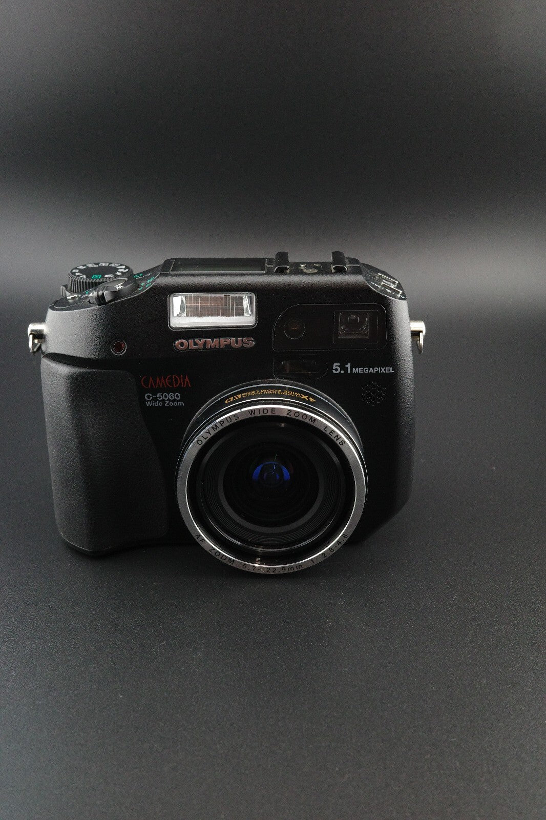 Olympus Camedia C-5060 5.1MP Digital Camera + 1GB Card & New Battery - Working