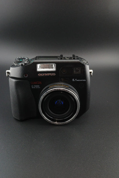 Olympus Camedia C-5060 5.1MP Digital Camera + 1GB Card & New Battery - Working