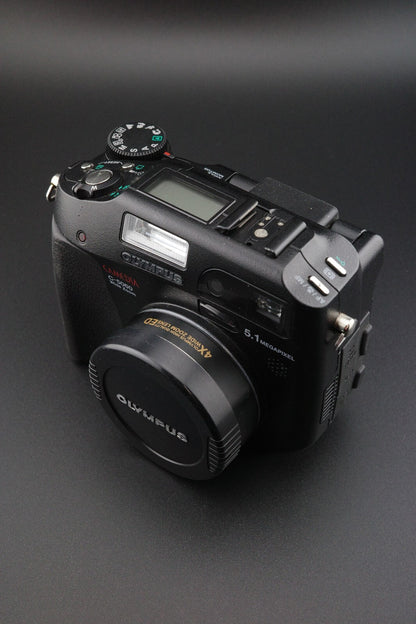 Olympus Camedia C-5060 5.1MP Digital Camera + New 2GB Card & Battery - Working
