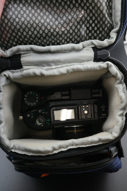 Olympus Camedia C-5060 5.1MP Digital Camera + 1GB XD Card, New Battery & Case