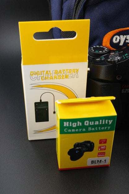 Olympus Camedia C-5060 5.1MP Digital Camera + 1GB XD Card, New Battery & Case