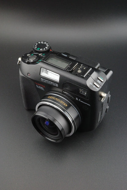 Olympus Camedia C-5060 5.1MP Digital Camera + 1GB Card & New Battery - Working