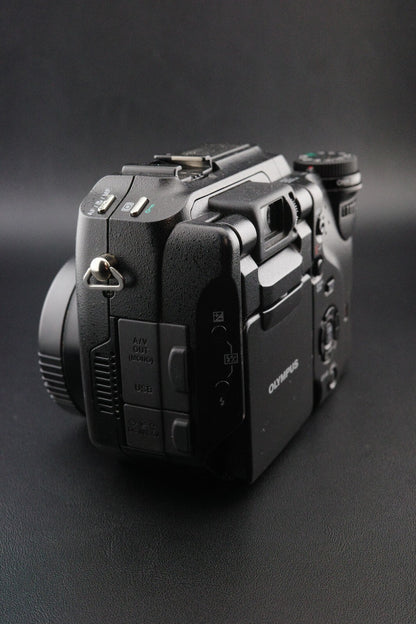 Olympus Camedia C5060 5.1MP Digital Camera + 2GB Lexar Pro CF Card - Working