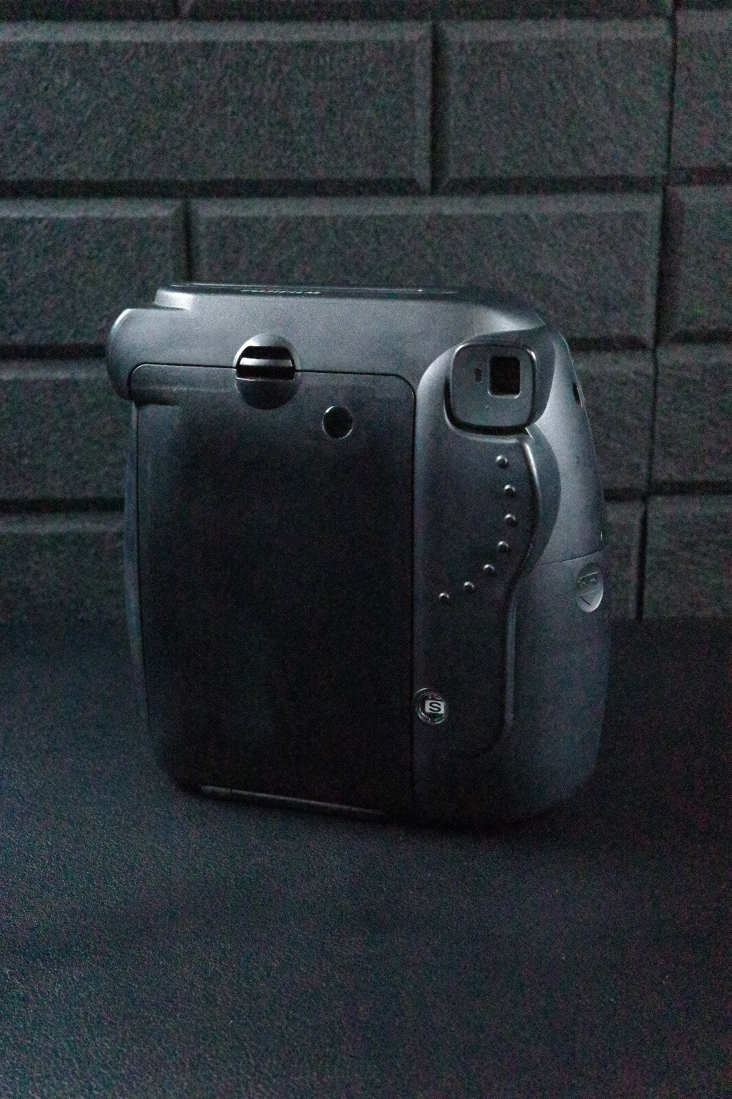 Fujifilm Instax Mini 8 Black Instant Polaroid Camera - Works Perfectly