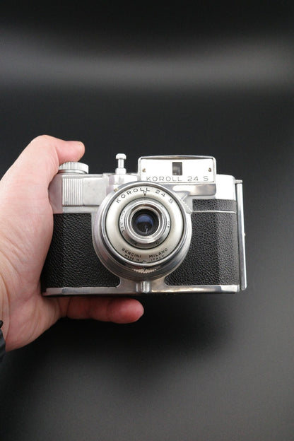 Vintage Italian 1950's Bencini Koroll 24S 120 Film Camera Made Tested & Working