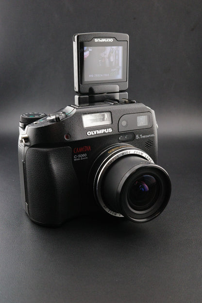 Olympus Camedia C5060 5.1MP Digital Camera + 2GB Lexar Pro CF Card - Working