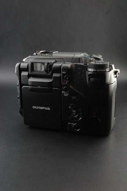 Olympus Camedia C5060 5.1MP Digital Camera + 2GB Lexar Pro CF Card - Working