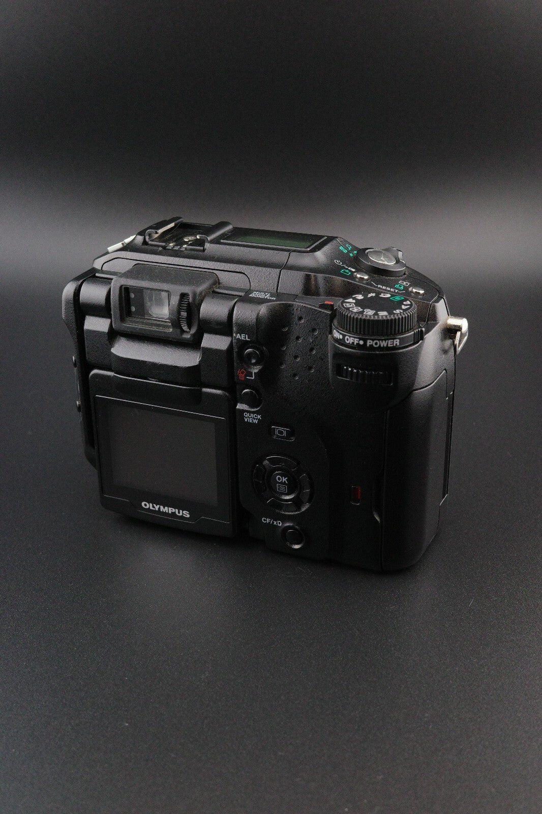 Olympus Camedia C-5060 5.1MP Digital Camera + 1GB XD Card, New Battery & Case