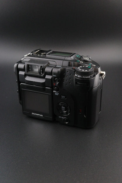 Olympus Camedia C-5060 5.1MP Digital Camera + 1GB XD Card, New Battery & Case