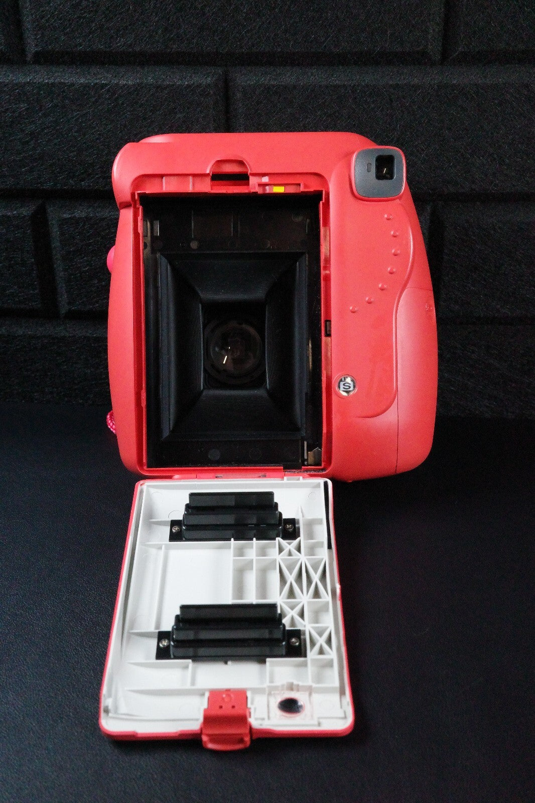 Fujifilm Instax Mini 8 Poppy Red Instant Polaroid Camera - Works Perfectly
