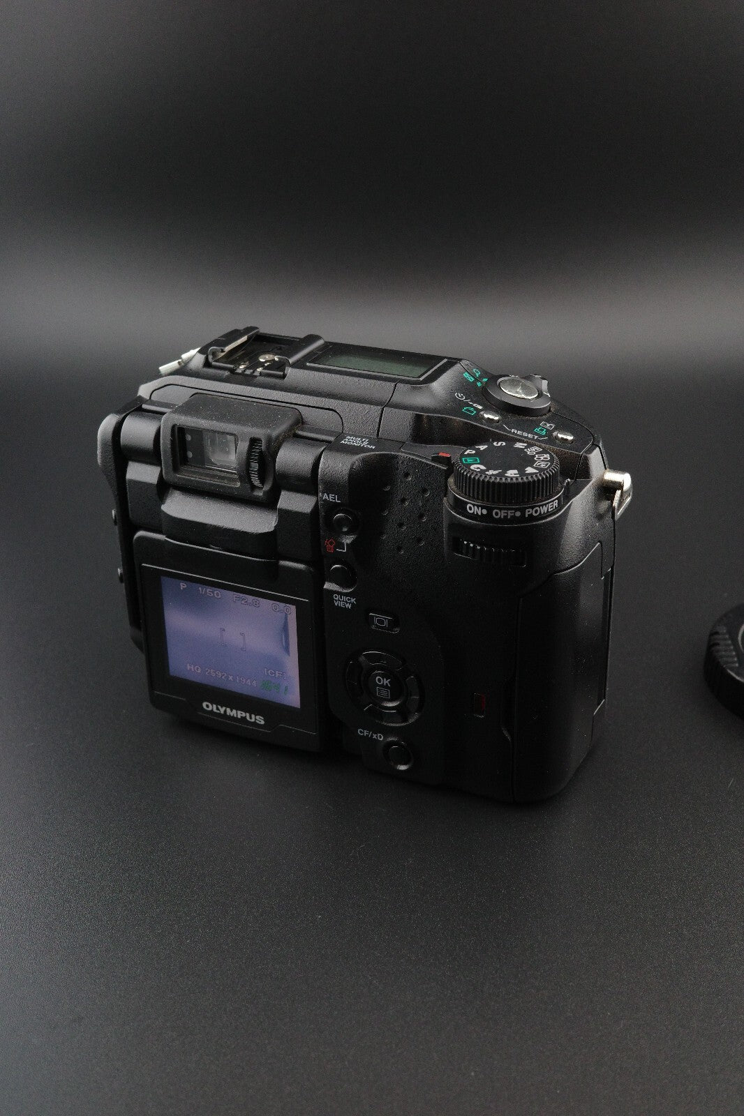 Olympus Camedia C-5060 5.1MP Digital Camera + New 2GB Card & Battery - Working