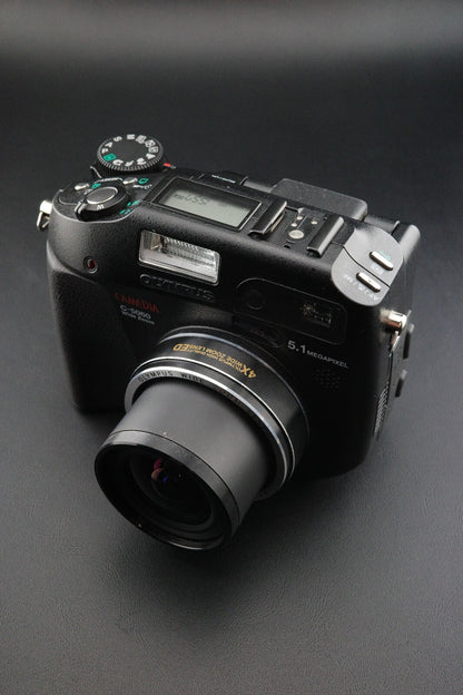 Olympus Camedia C5060 5.1MP Digital Camera + 2GB Lexar Pro CF Card - Working