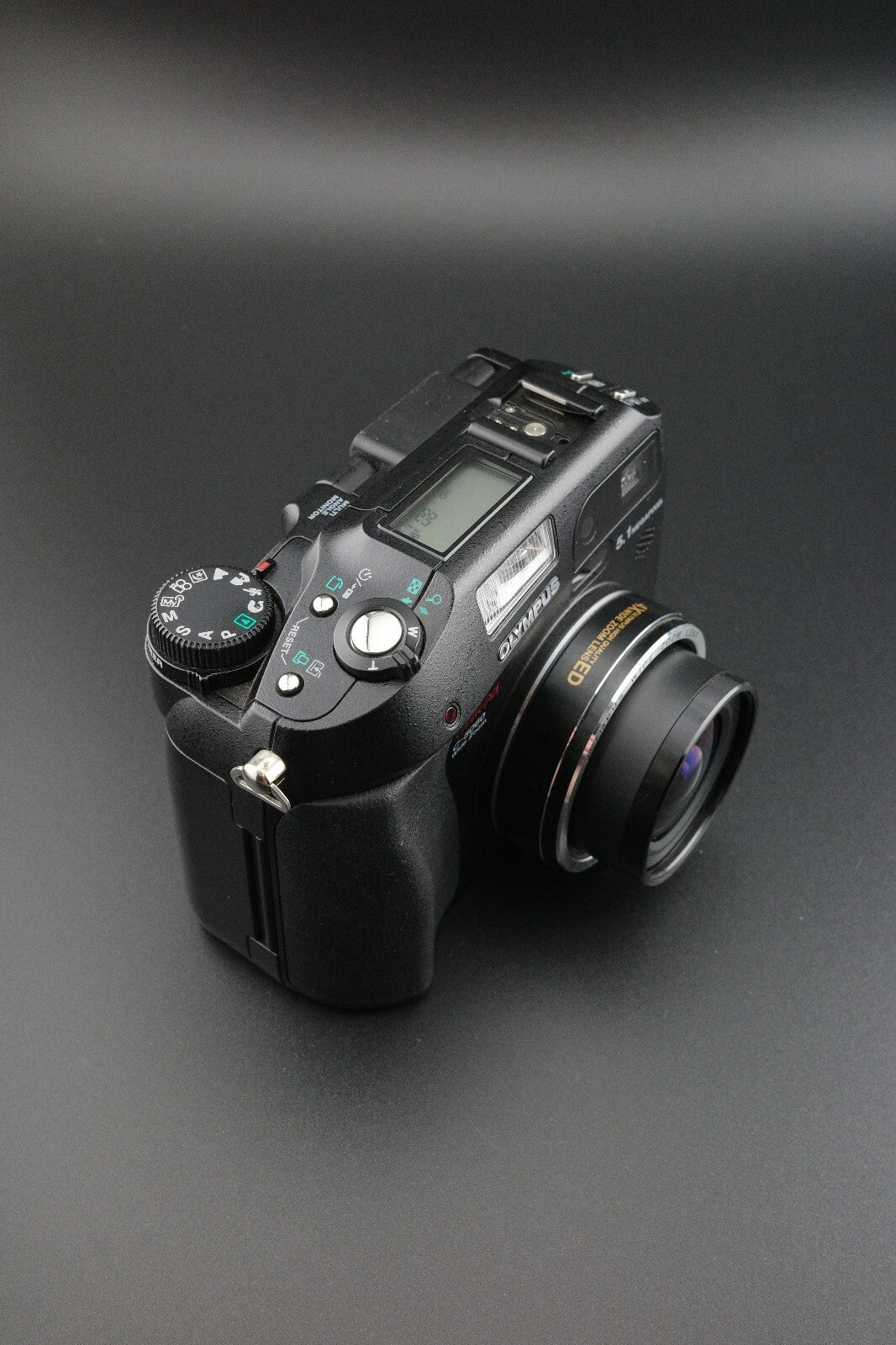 Olympus Camedia C-5060 5.1MP Digital Camera + 1GB Card & New Battery - Working