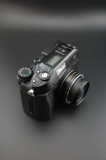 Olympus Camedia C-5060 5.1MP Digital Camera + 1GB Card & New Battery - Working