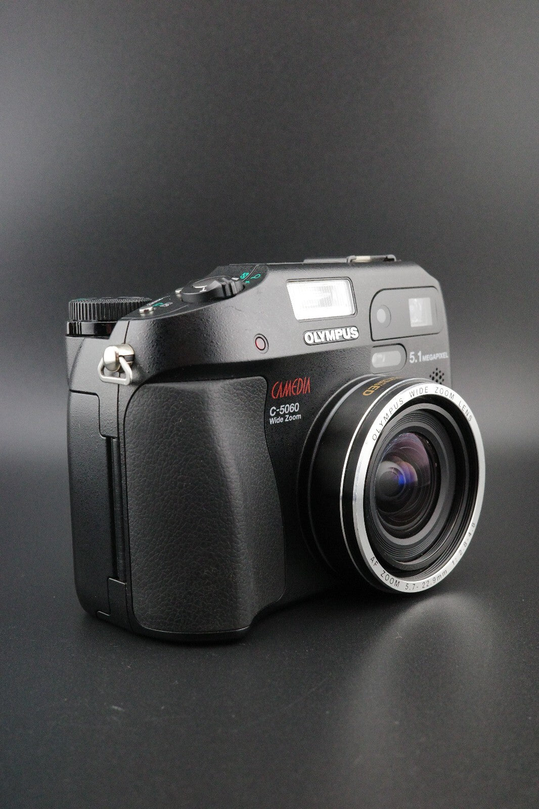 Olympus C-5060 Wide Zoom 5.1MP CCD Digital Camera - Tested & Working