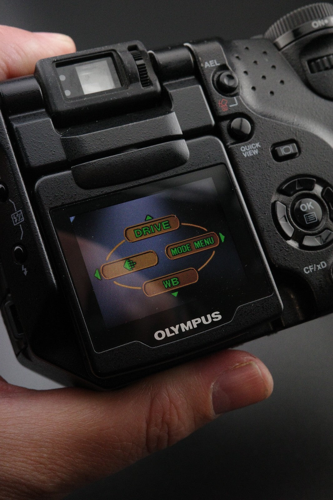 Olympus Camedia C-5060 5.1MP Digital Camera + New 2GB Card & Battery - Working