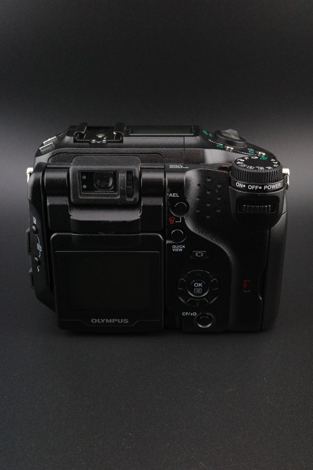 Olympus Camedia C-5060 5.1MP Digital Camera + 1GB XD Card, New Battery & Case